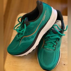 Women’s Saucony Ride 14 size 11.5